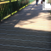 Réalisation pour le compte de la Mairie de Joinville. Pose de baguettes antidérapantes en aluminium avec des inserts antidérapants en methalycrate sur une passerelle en bois glissante. La passerelle en bois était très glissante notamment les jours de pluie, la Mairie de Joinville a par conséquent décider de faire poser des bandes antidérapantes extérieures afin de limiter les risques de chute.